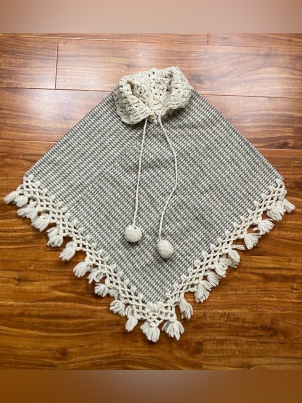 Handmade Girls Gray Cream Plaid Crochet Poncho Tassel Size 6/7 Cottagecore Girly